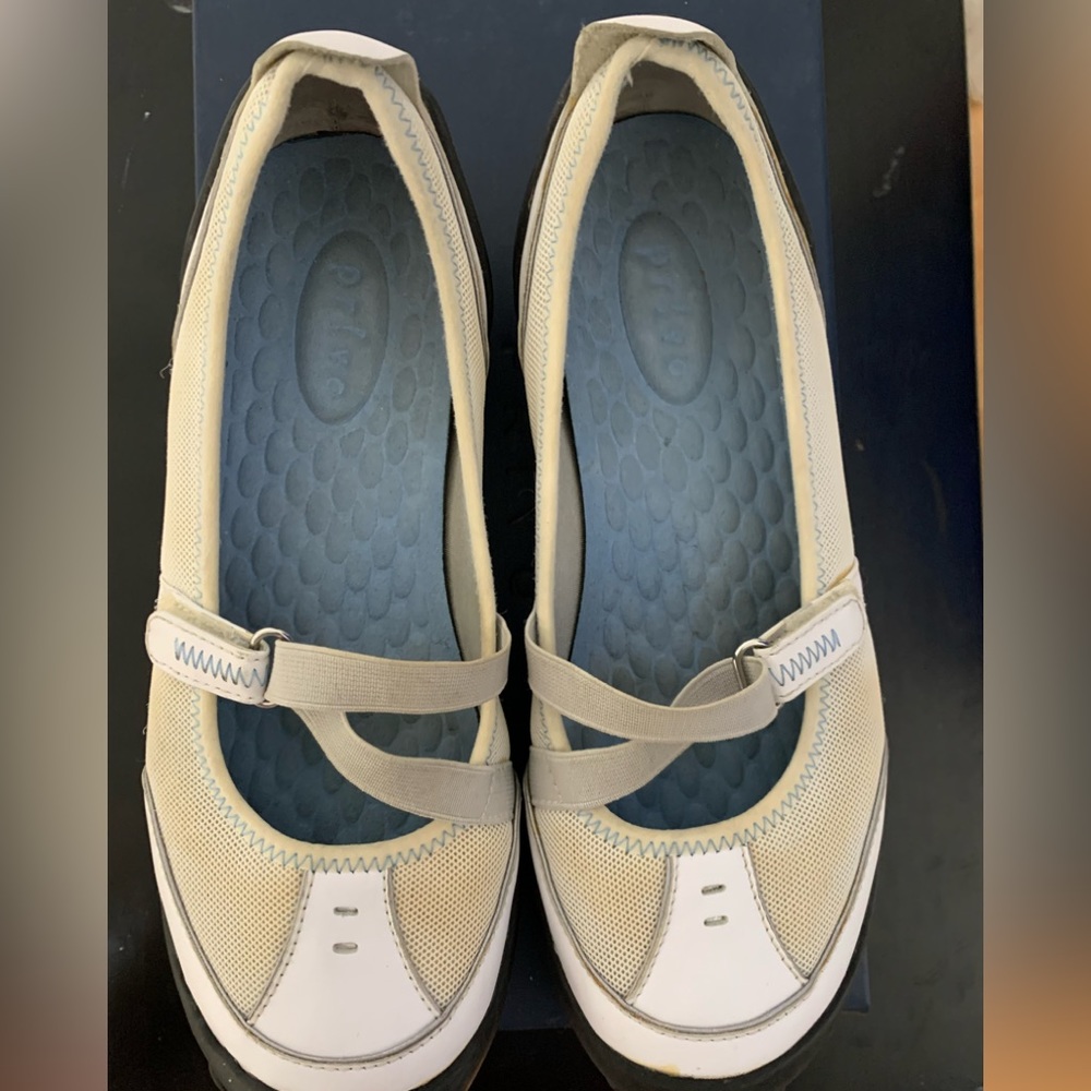 EUC Clarks Privo